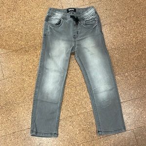 Molo Boys Size 6 Gray distressed jeans.  Excellent condition!